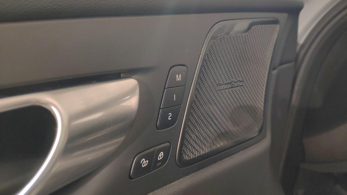 VOLVO Xc60 B5 Mild Hybrid Awd Automatico Plus Dark