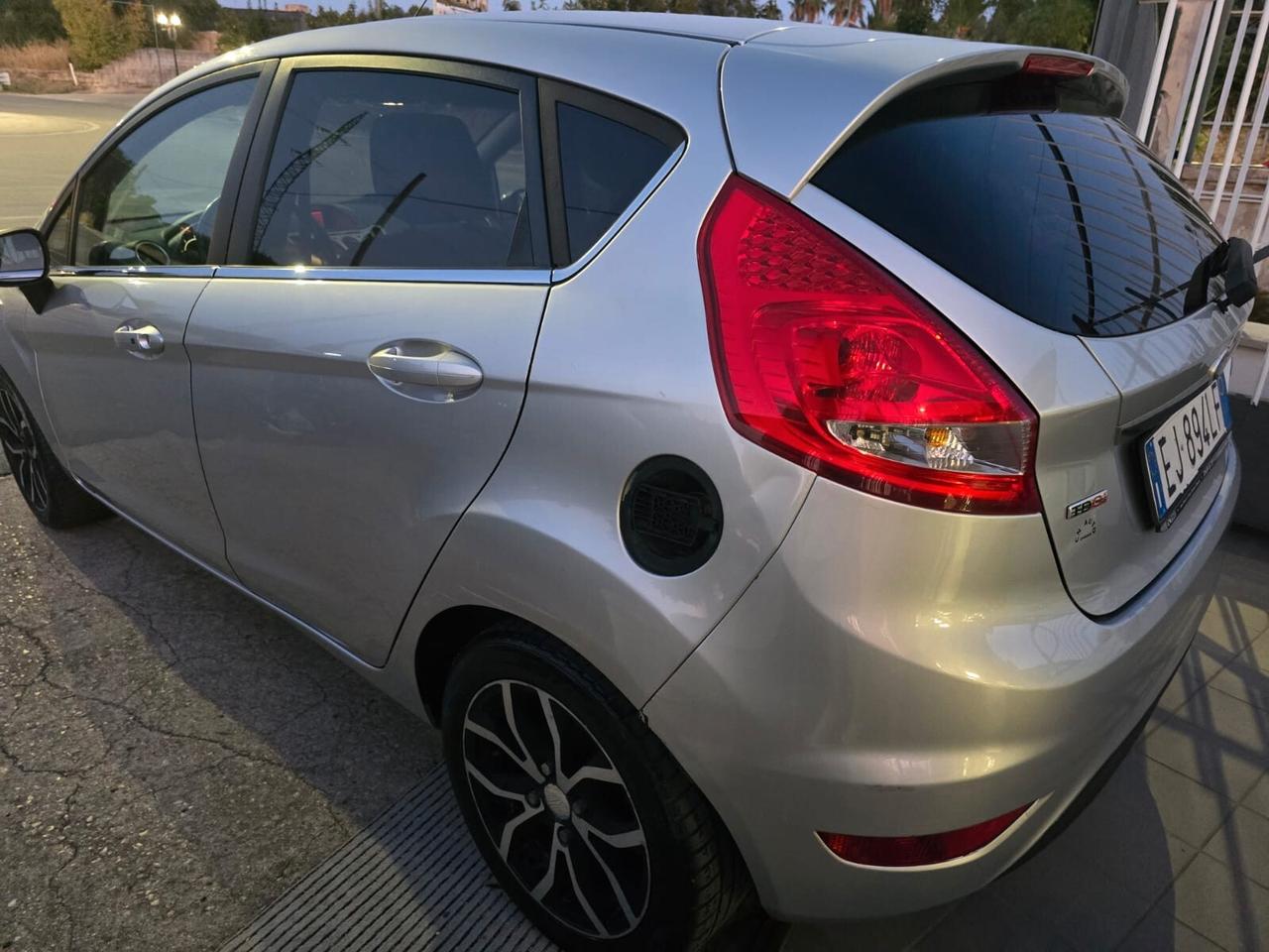 Ford Fiesta Ikon 1.4 TDCi 70CV 5p. Business