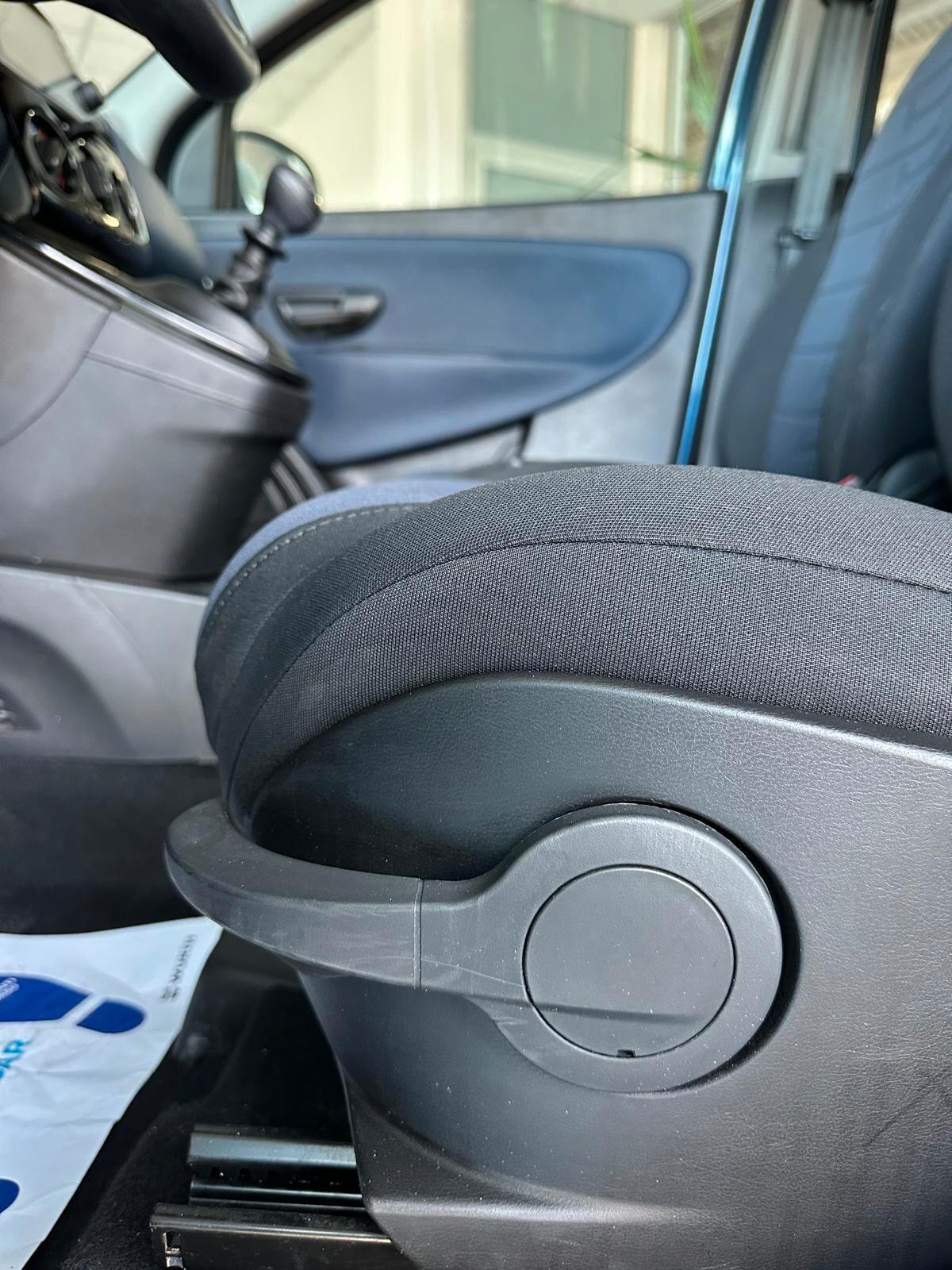 Lancia Ypsilon 1.0 FireFly 5 porte S&S Hybrid Platino