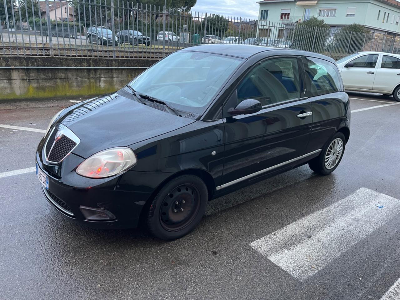 Lancia Ypsilon 1.2 benzina 2007 145.000 km neopatentati