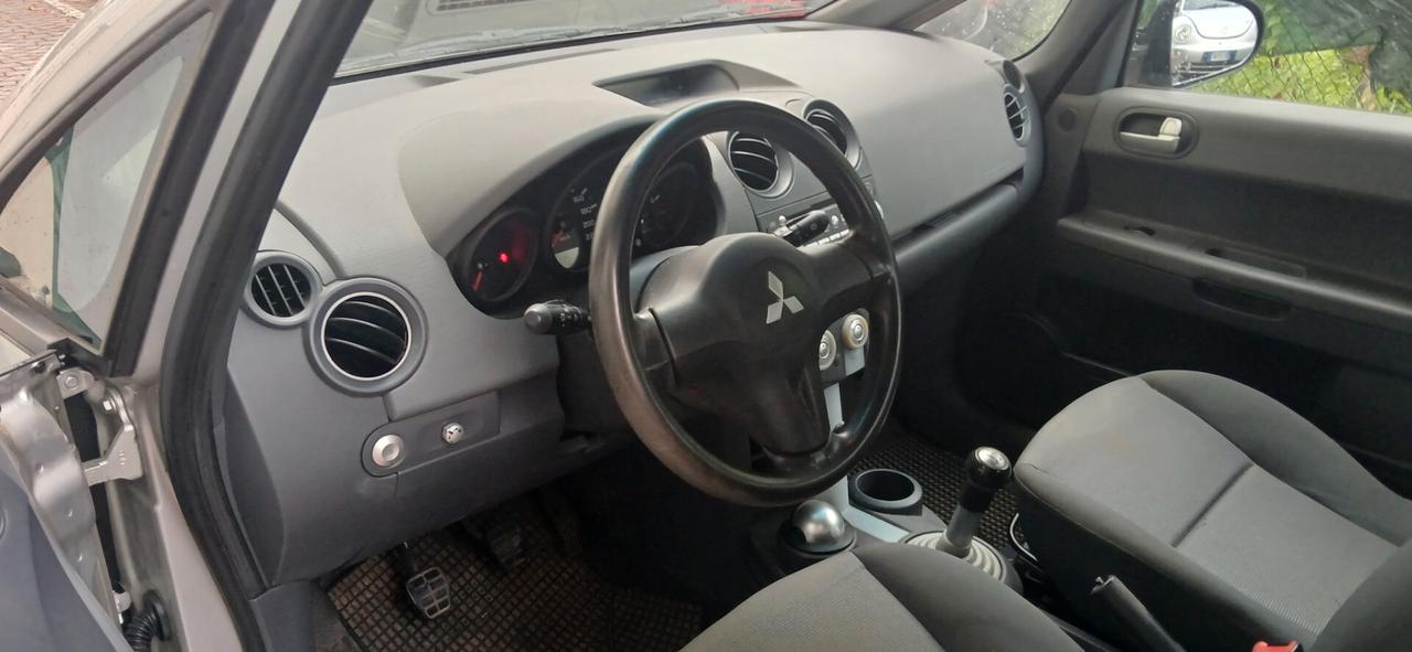 Pochi km Mitsubishi 1300 benzina neopatentati