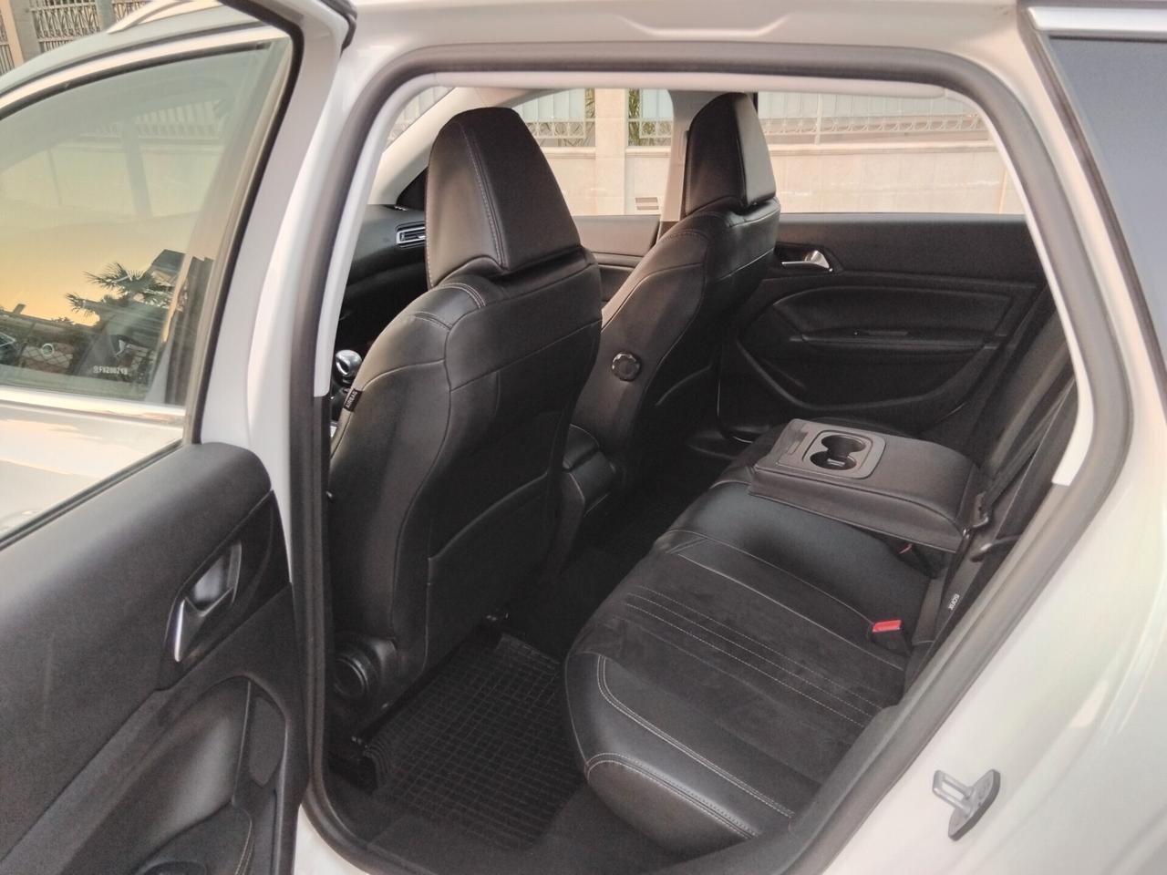 Peugeot 308 sw 1.6 Blue-HDi 120 Allure
