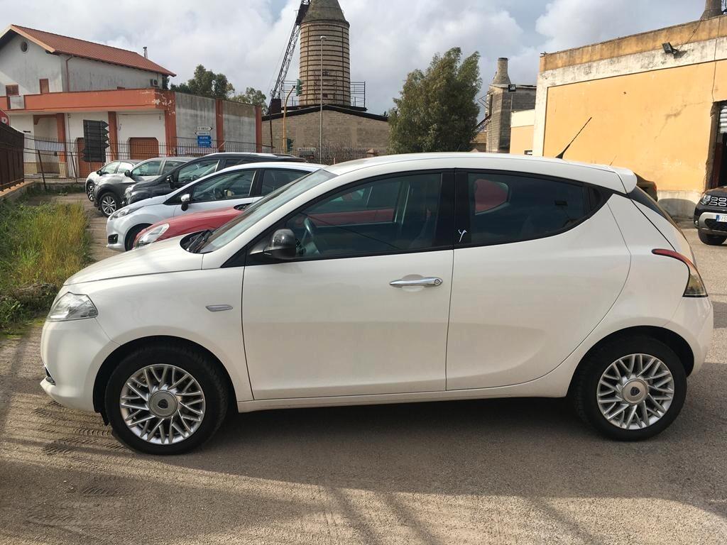 Lancia Ypsilon 1.2 69 CV 5 porte Gold