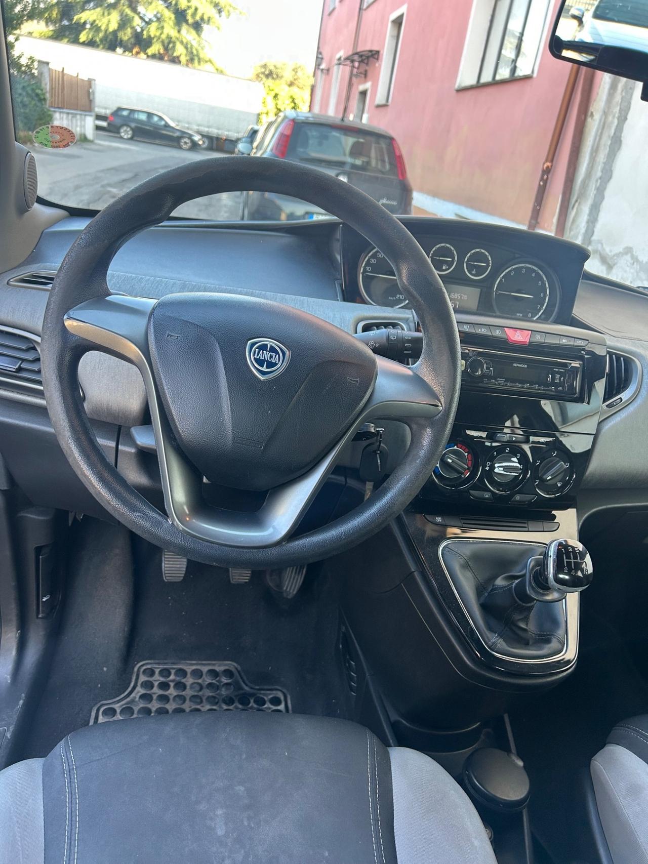 Lancia Ypsilon 1.2 69 CV 5p Platinum