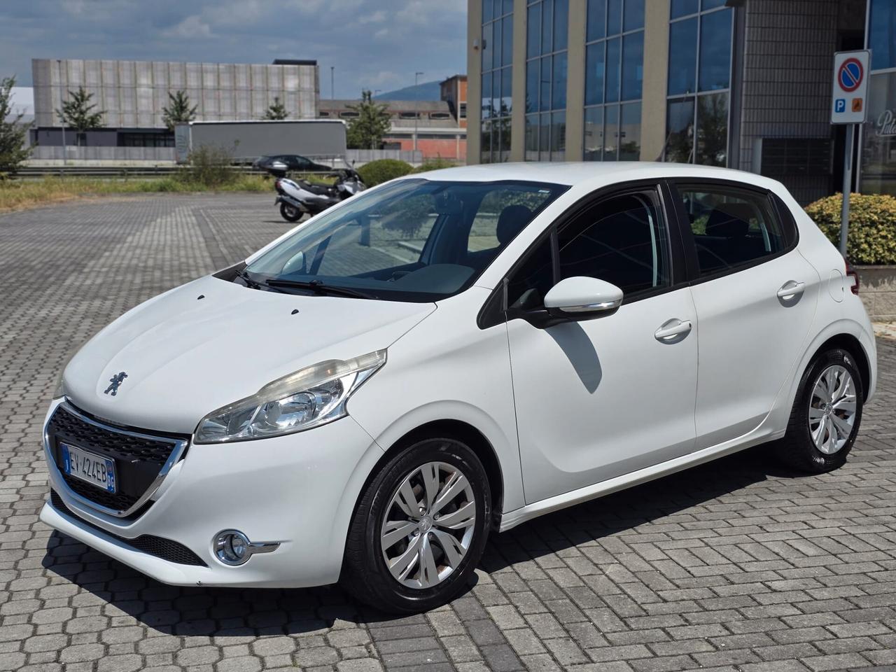 Peugeot 208 1.2 VTi 82 CV 5 porte Allure