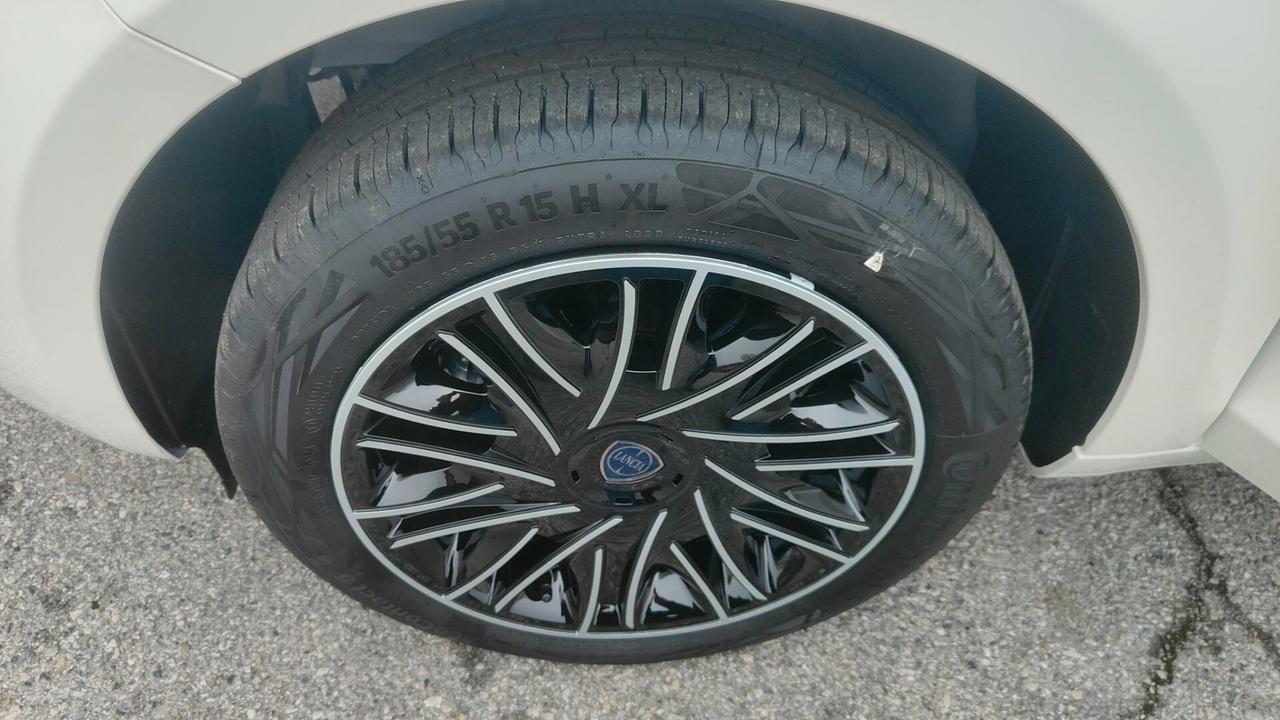 Lancia Ypsilon 1.0 FireFly 5 porte S&S Hybrid Oro