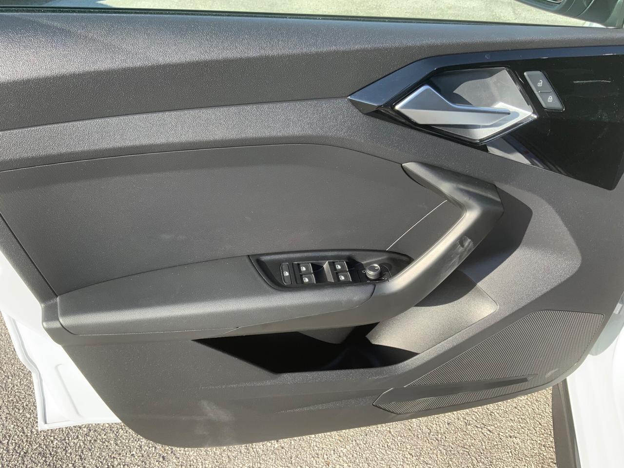 Audi A1 allstreet 30 TFSI S tronic Identity Contrast LINE