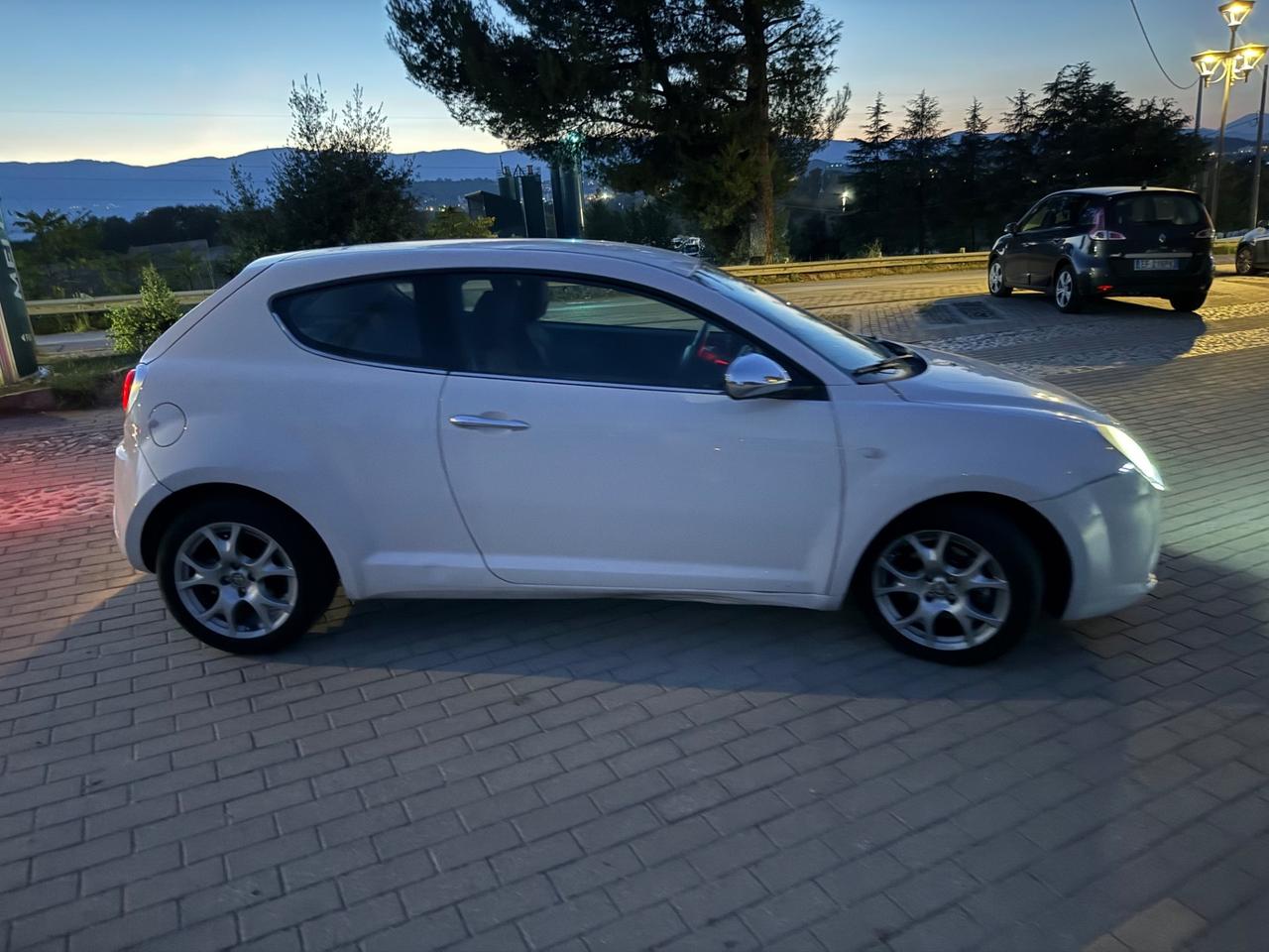 Alfa Romeo MiTo 1.6 JTDm 16V Distinctive Sport Pack