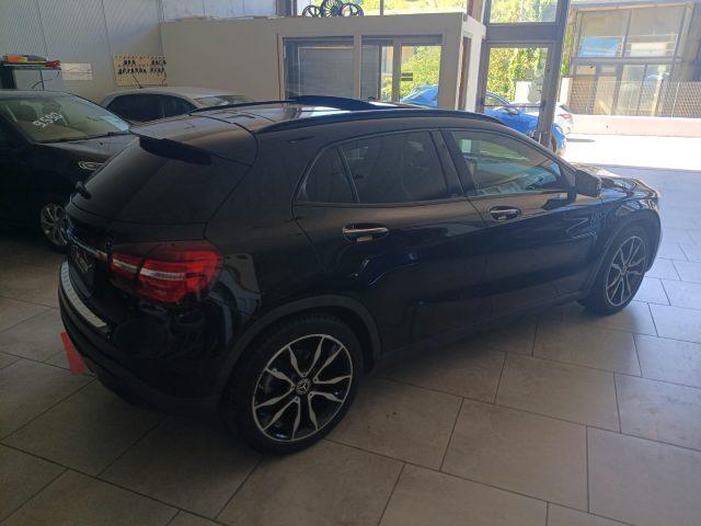 MERCEDES-BENZ GLA 200 d Automatic Premium