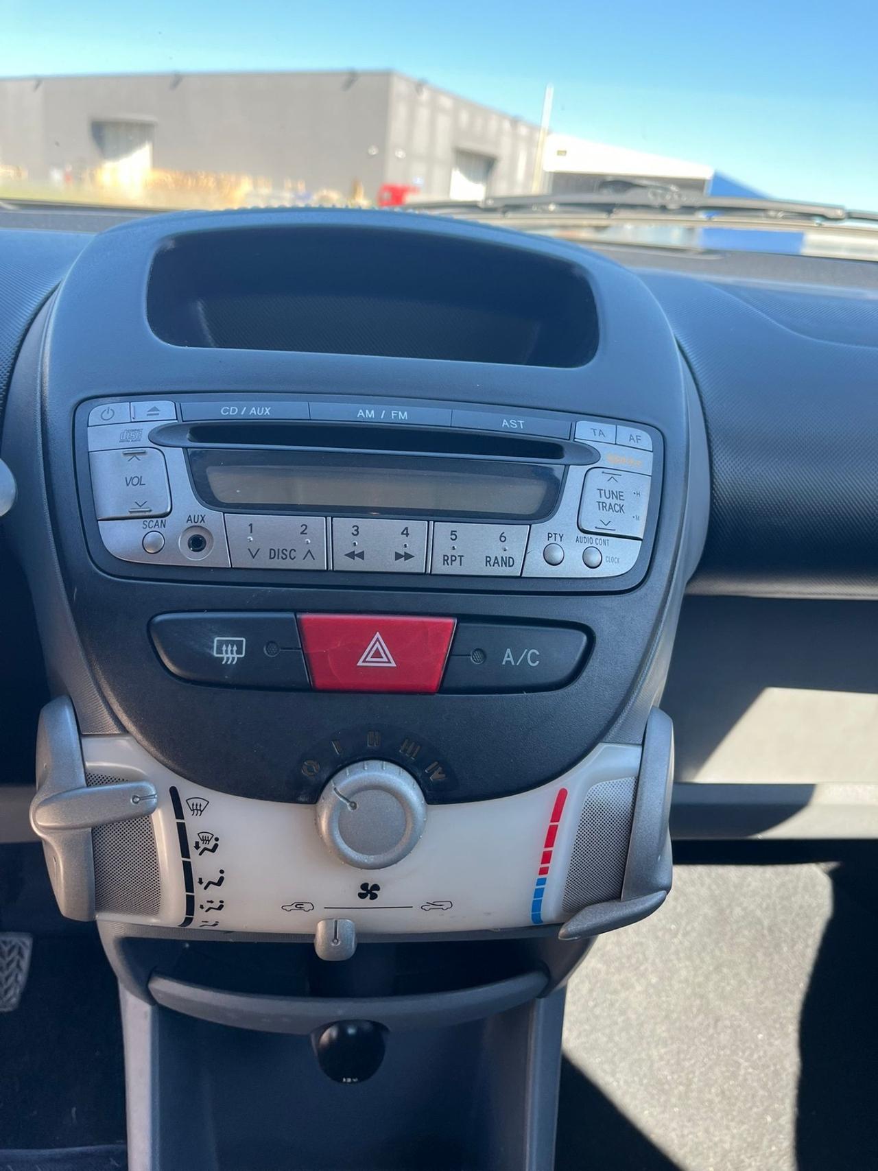 Toyota Aygo 1.0 12V VVT-i 3 porte 142000 KM