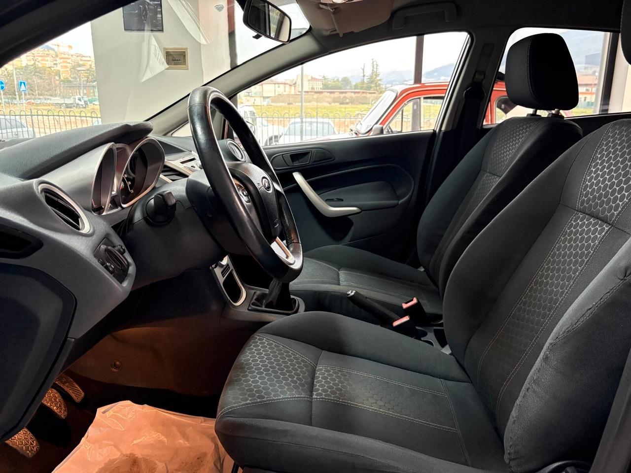 FORD FIESTA TITANIUM 1.4 5P. BENZINA/GPL