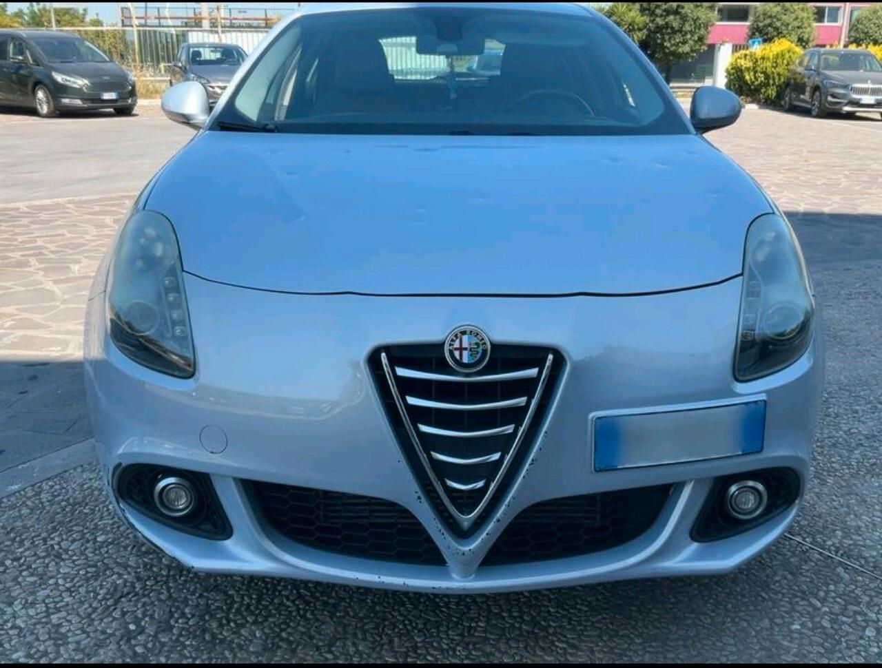 Alfa Romeo Giulietta 1.6 JTD105 cv ok neopatentati.