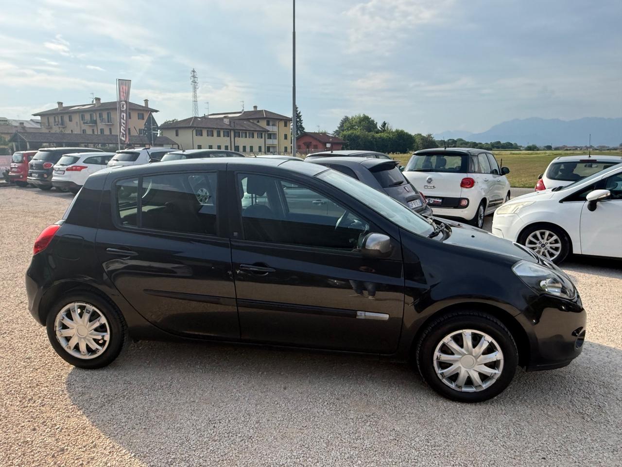 Renault Clio 1.2 16V 5 porte Dynamique