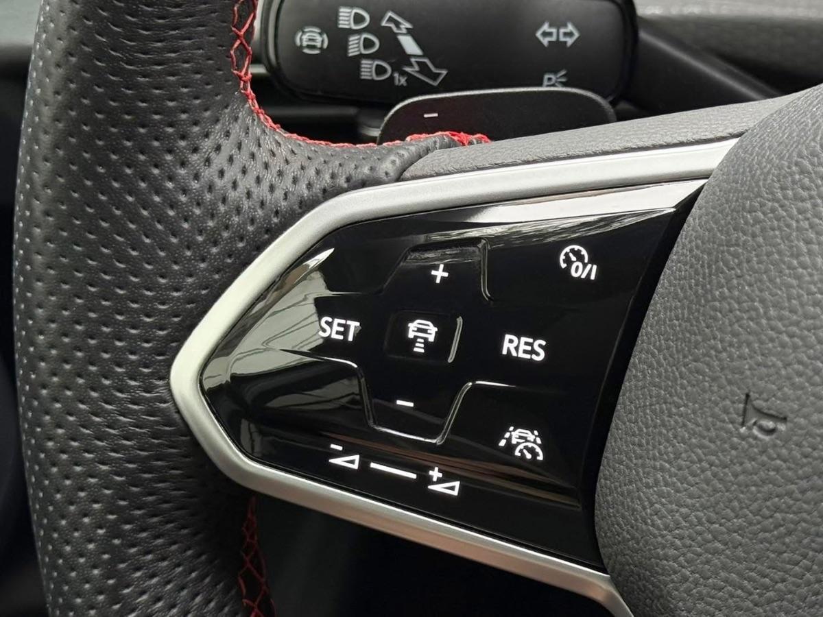 Volkswagen Golf 8 GTI 2.0 TSI 245 CV