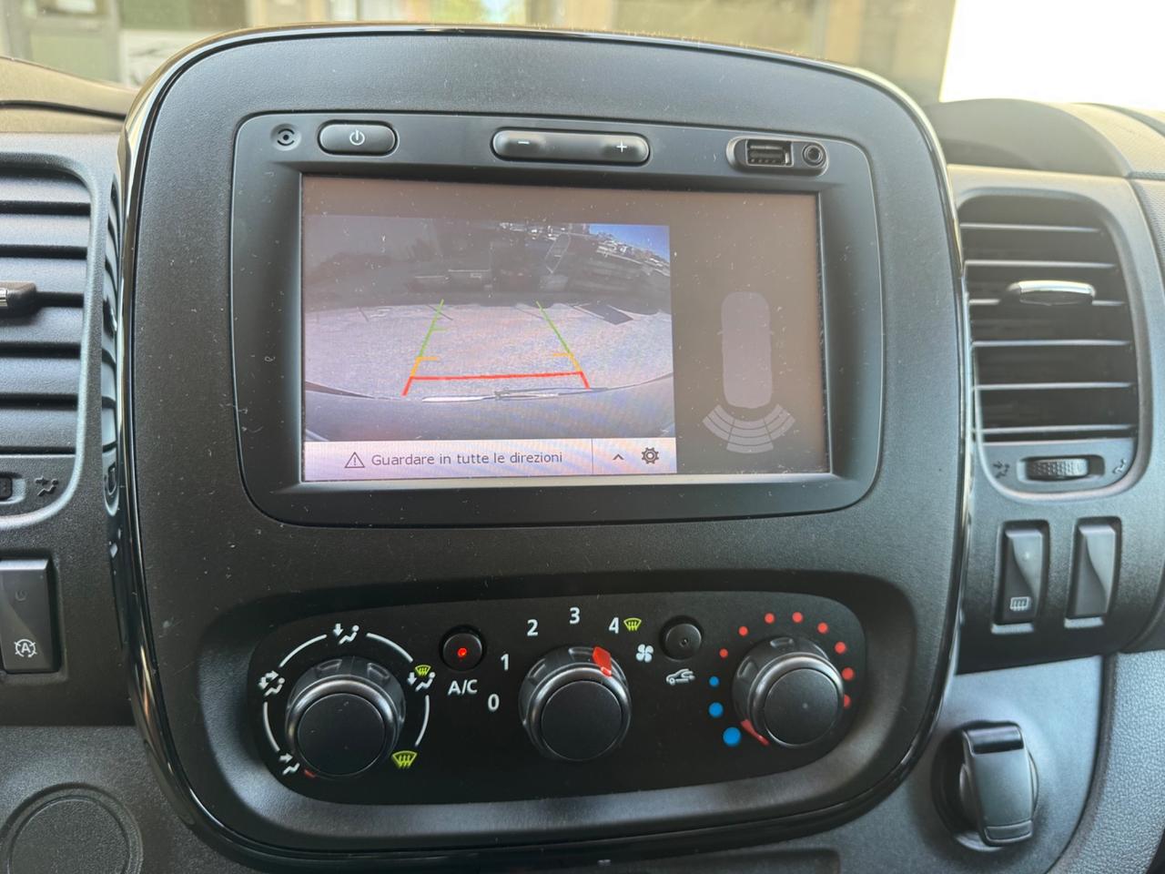 Opel Vivaro 9 posti