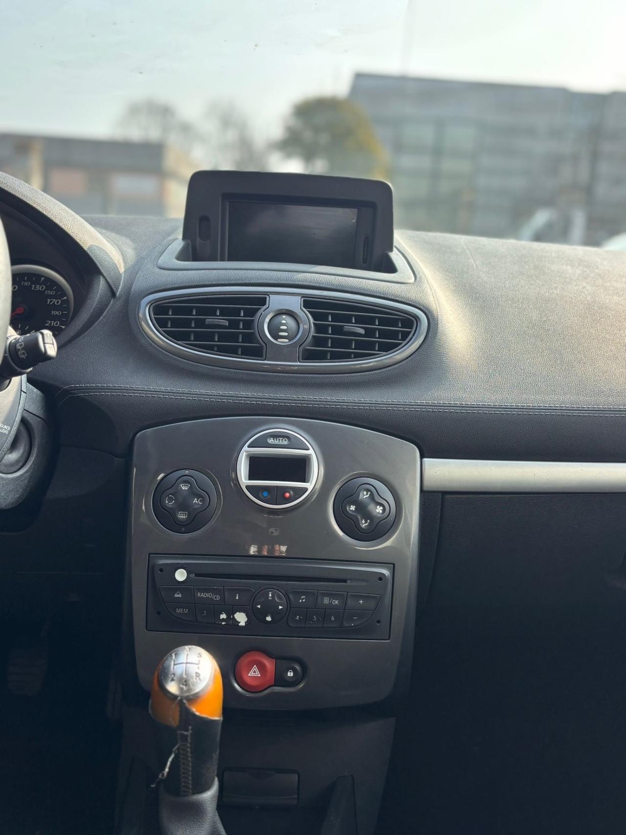 Renault Clio 1.2 16V TCE 5 p LIVE!