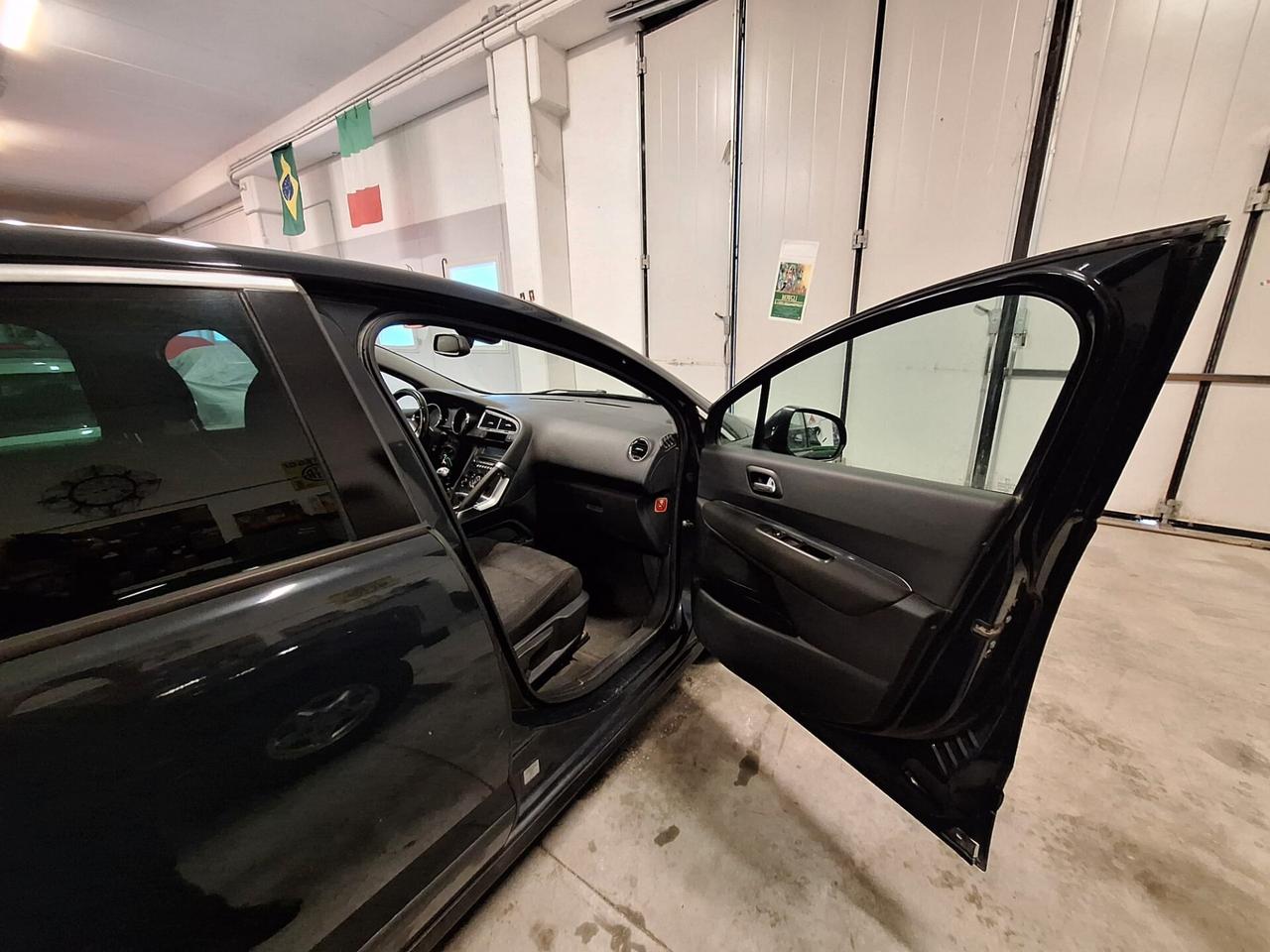 Peugeot 3008 1.6 e-HDi 112CV cambio robotizzato S.&S. Business