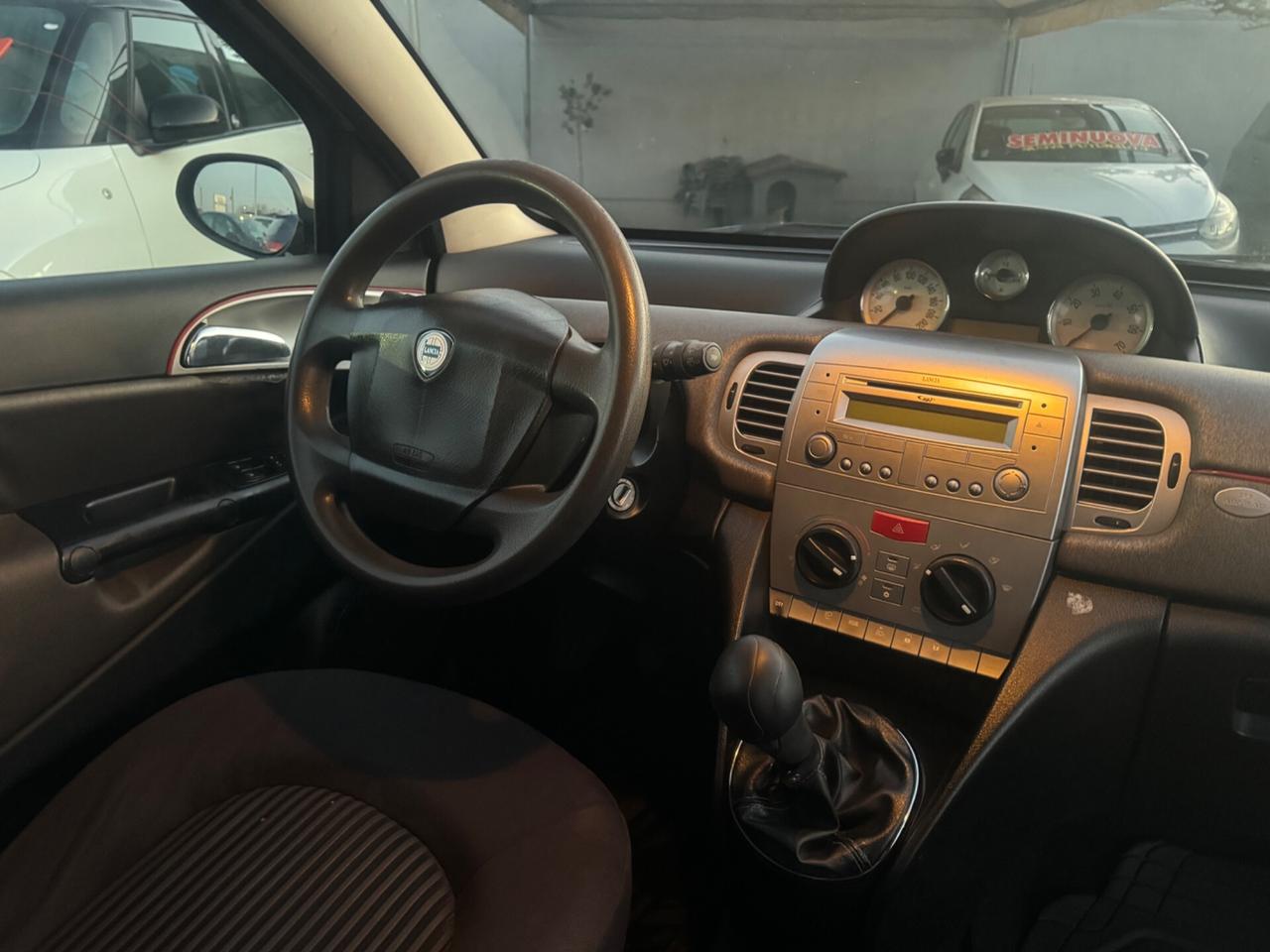 Lancia Ypsilon 1.3 MJT 75 CV Oro