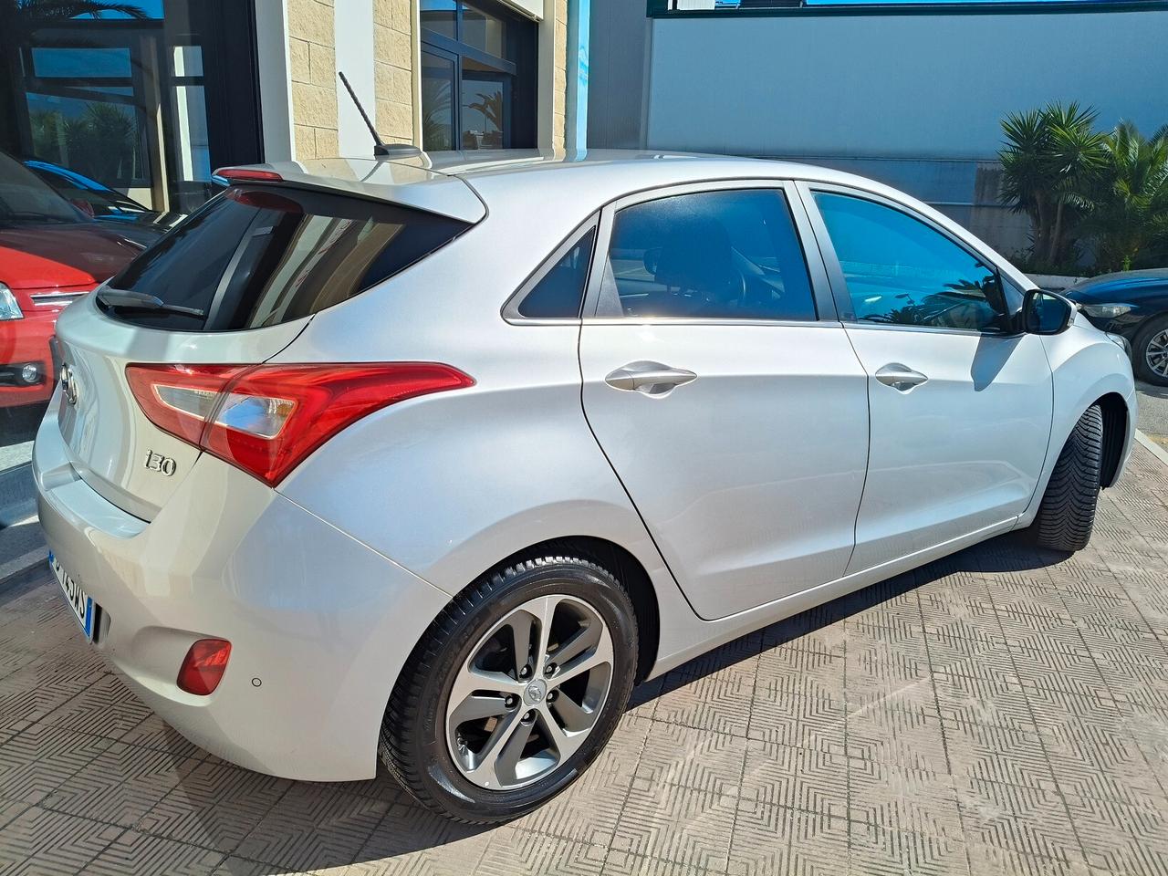 Hyundai i30 1.6 110CV