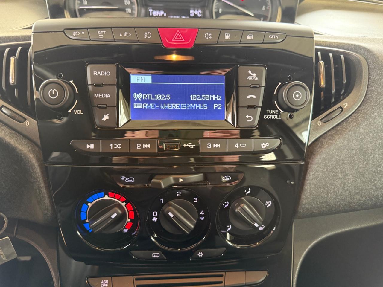 Lancia Ypsilon 1.2 69 CV 5 porte GPL Ecochic Black and Noir