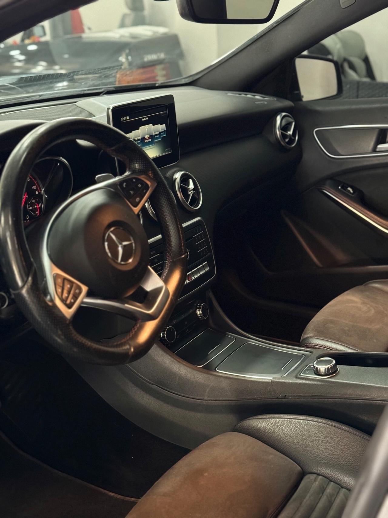 Mercedes-benz A 160 A 160 d Premium AMG