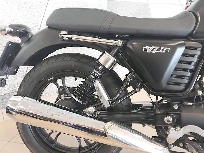 Moto Guzzi V7 II Stone