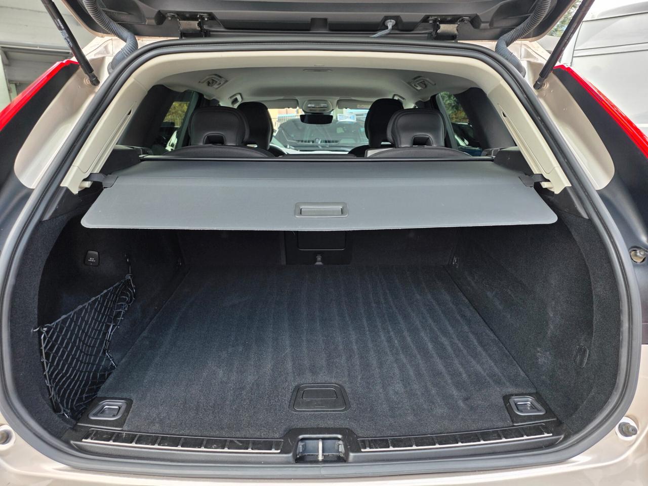 Volvo XC60 2.0 B4 BENZINA 197cv AUT. / SERVICE VOLVO!