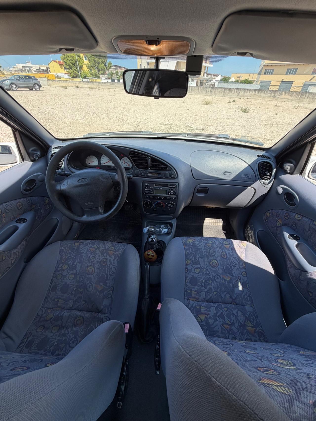 Ford Fiesta 1.2i 16V cat 3 porte Techno