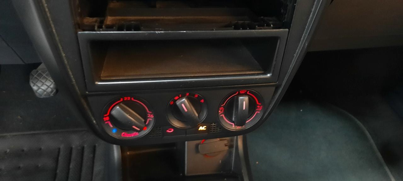 Volkswagen Fox 1.4 Sport BiFuel G