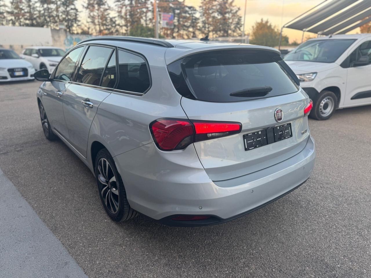 Fiat Tipo 1.6 Mjt SW Lounge Navi Retro Carplay