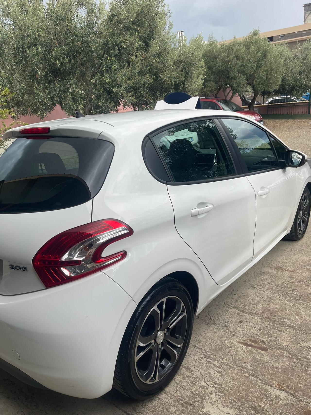 Peugeot 208 1.4 HDi 68 CV 5 porte Allure