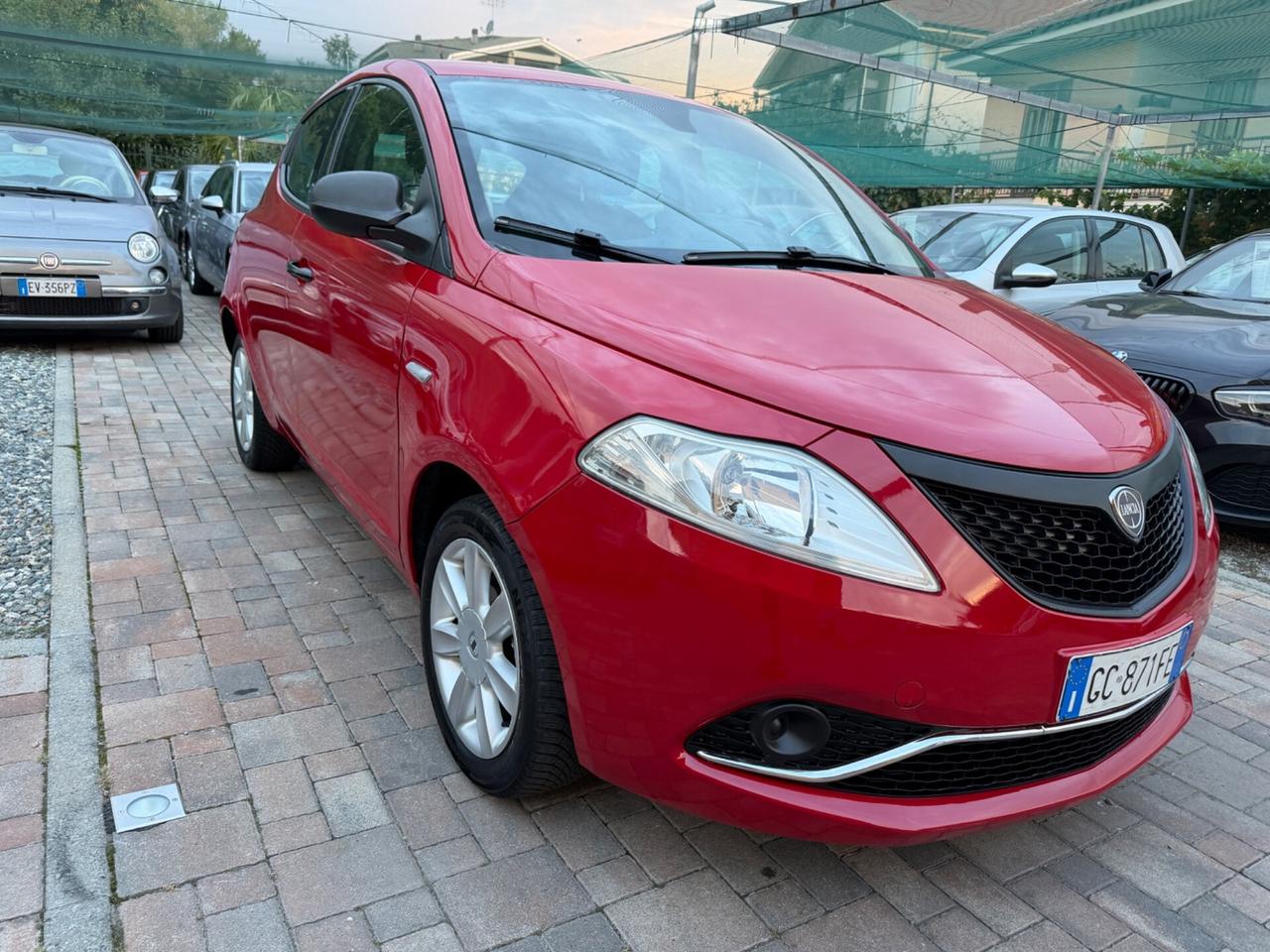 Lancia Ypsilon 1.0 Fire Hybrid Benzina