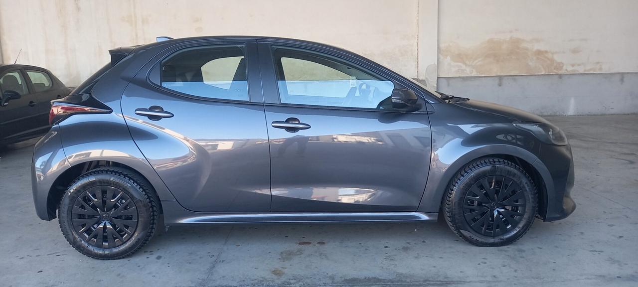 Toyota Yaris 1.5 Hybrid 2023 km 33 mila entra