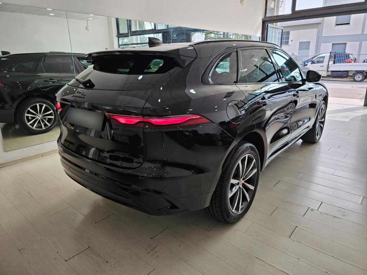 Jaguar F-Pace 2.0 D204 R-Dynamic SE awd auto camera