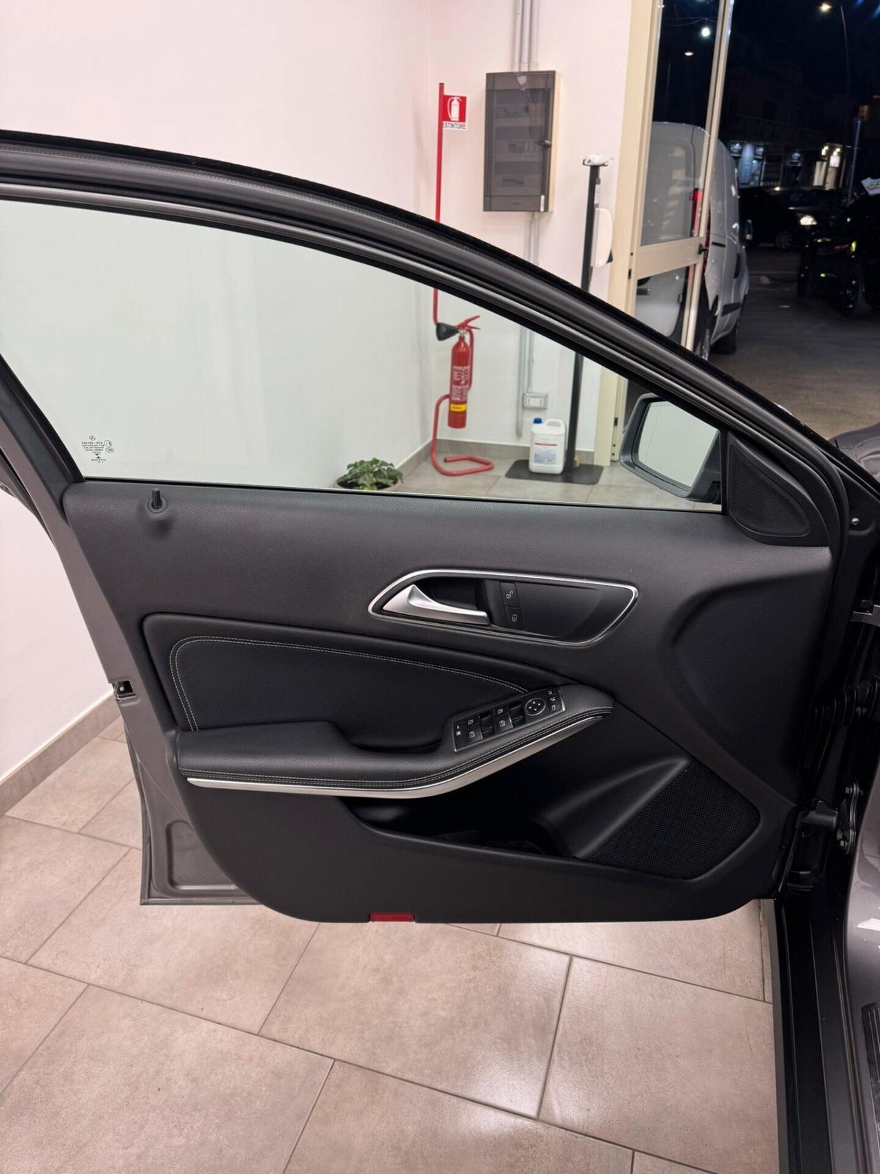 MERCEDES-BENZ GLA 200 D AUTOMATC PREMIUM