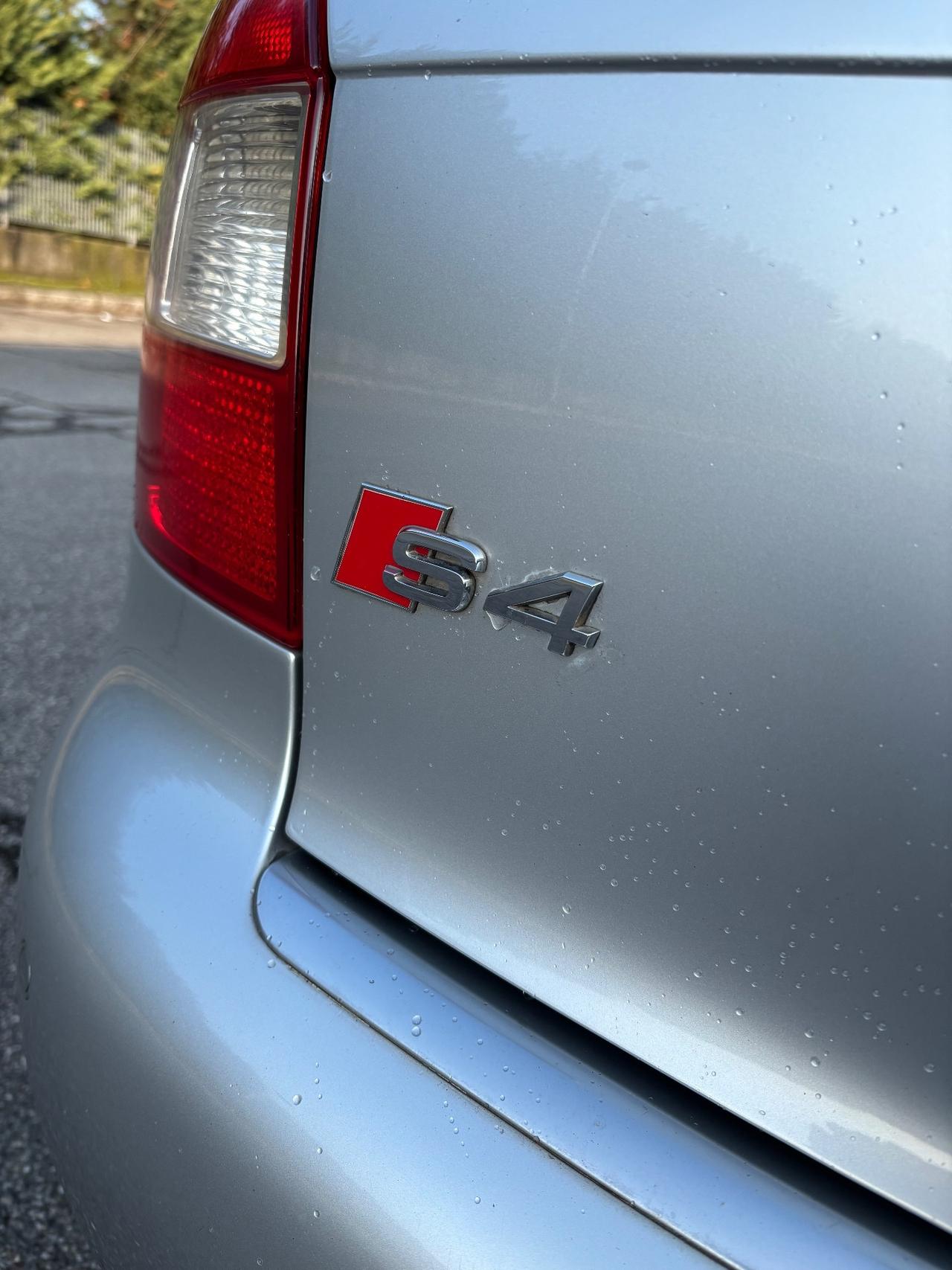 Audi S4 4.2 V8 344CV