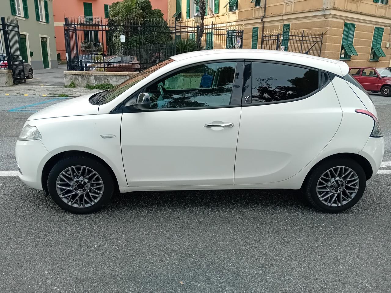 Lancia Ypsilon 1.2 69 CV 5 porte S&S Platinum