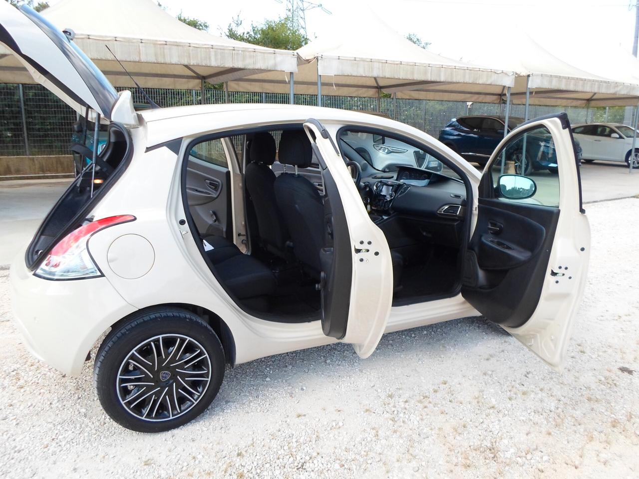 Lancia Ypsilon 1.2 69 CV 5 porte Platinum (GPL)