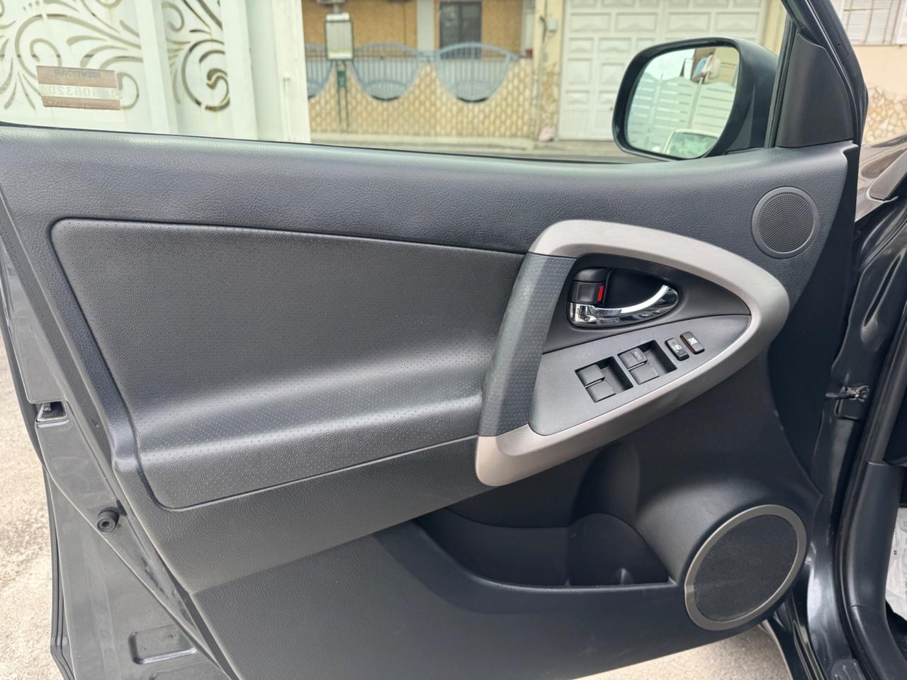 Toyota RAV 4 2.2 DIESEL 177 CV Luxury 2007