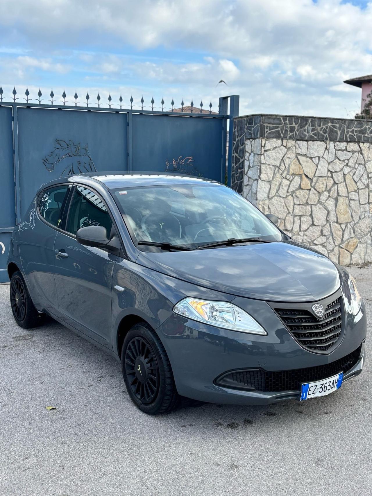 Lancia Ypsilon 1.2 69 CV 5 porte Gold