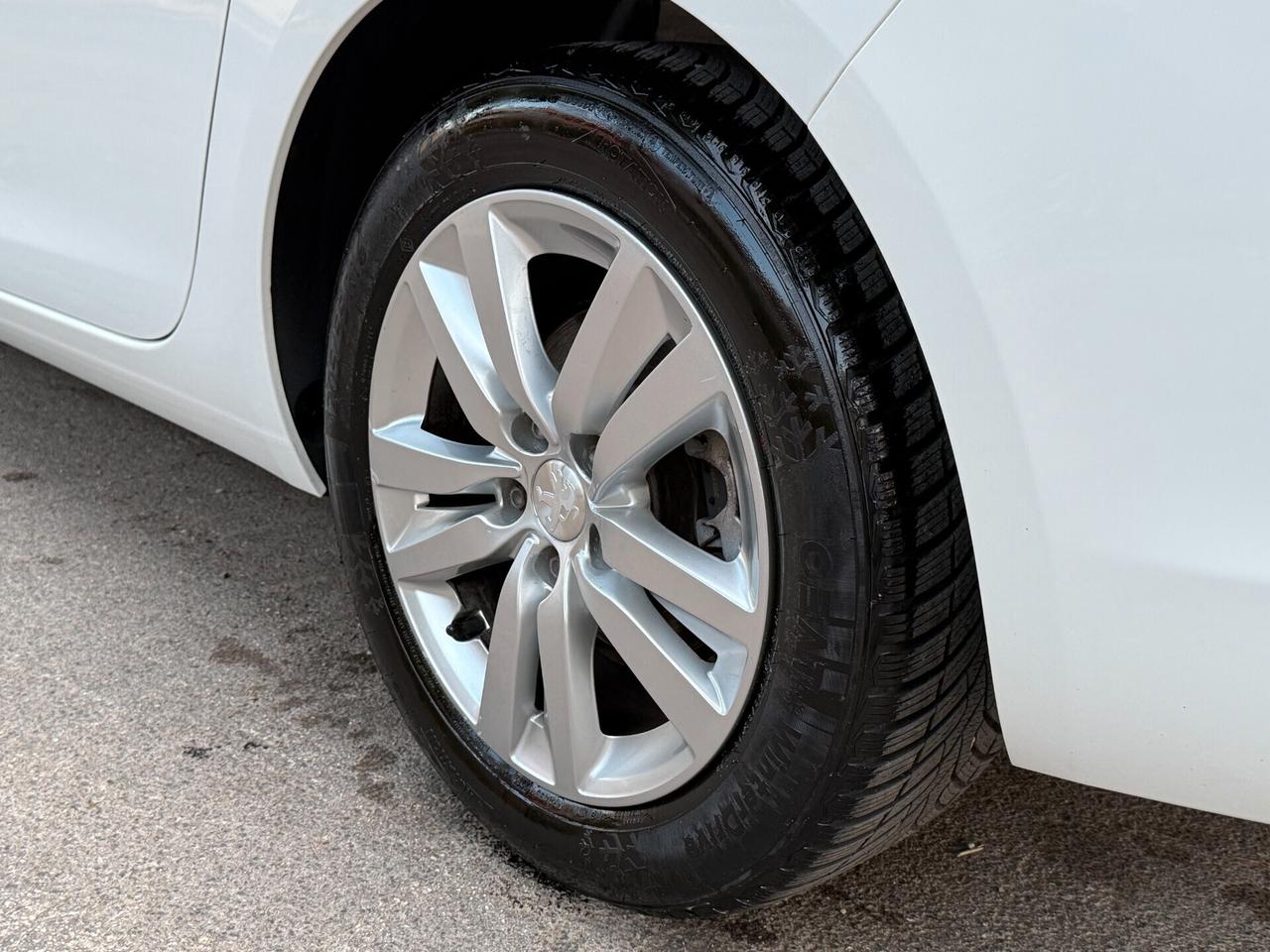 Peugeot 308 1.5 BlueHDi 100 SW NAVI CARPLAY – 2019