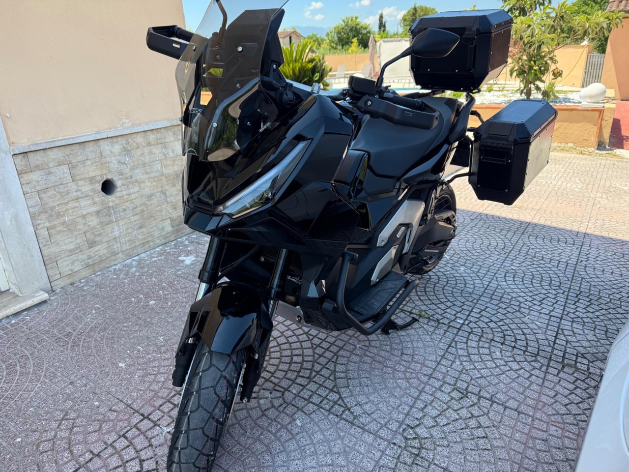 Honda X-ADV 750 nuovo TRIS DI VALIGIE