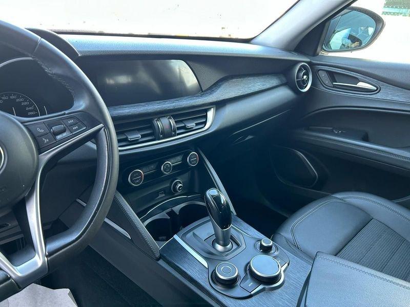 Alfa Romeo Stelvio 2.2 t Business Q4 210cv auto my19