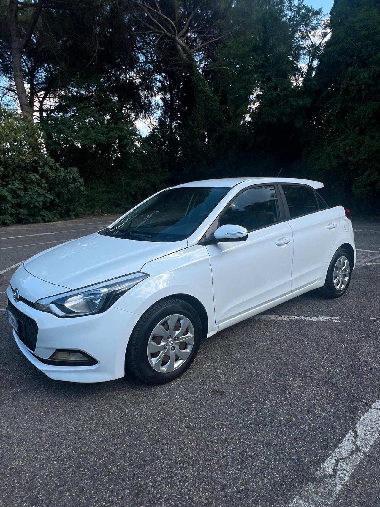 ADATTA PER NEOPATENTATI Hyundai i20 1.2 5 porte Classic
