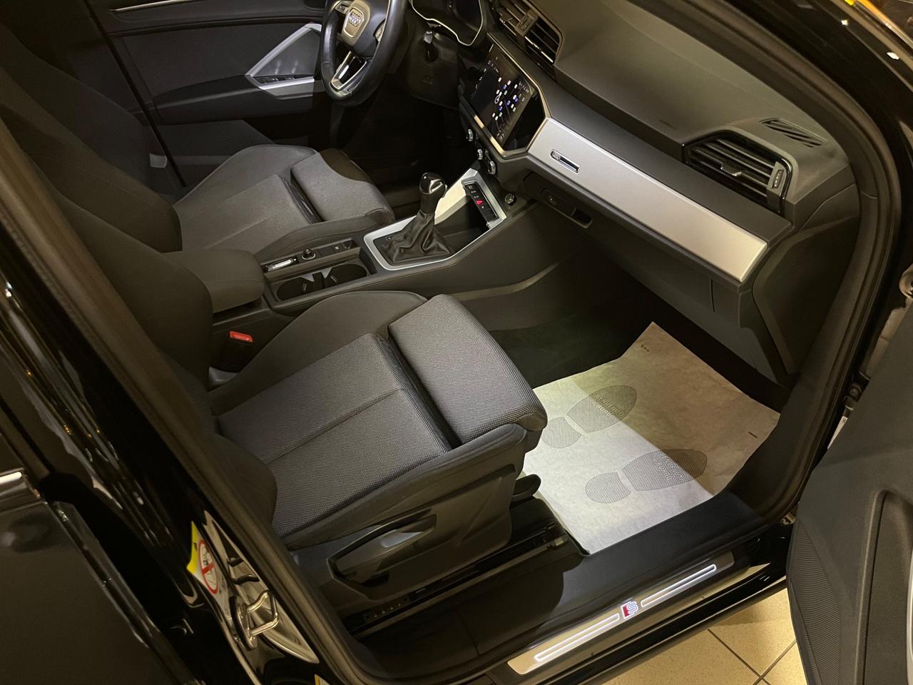 Audi Q3 SPB 35 TDI S-Line TOTAL BLACK!!