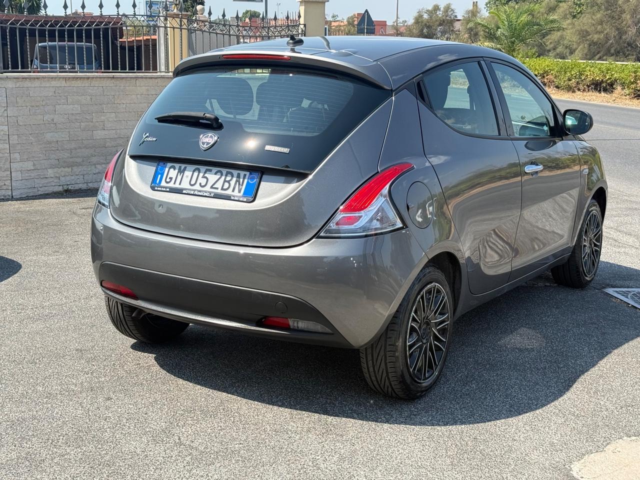 Lancia Ypsilon 1.0 FireFly 5 porte Hybrid Ecochic Silver