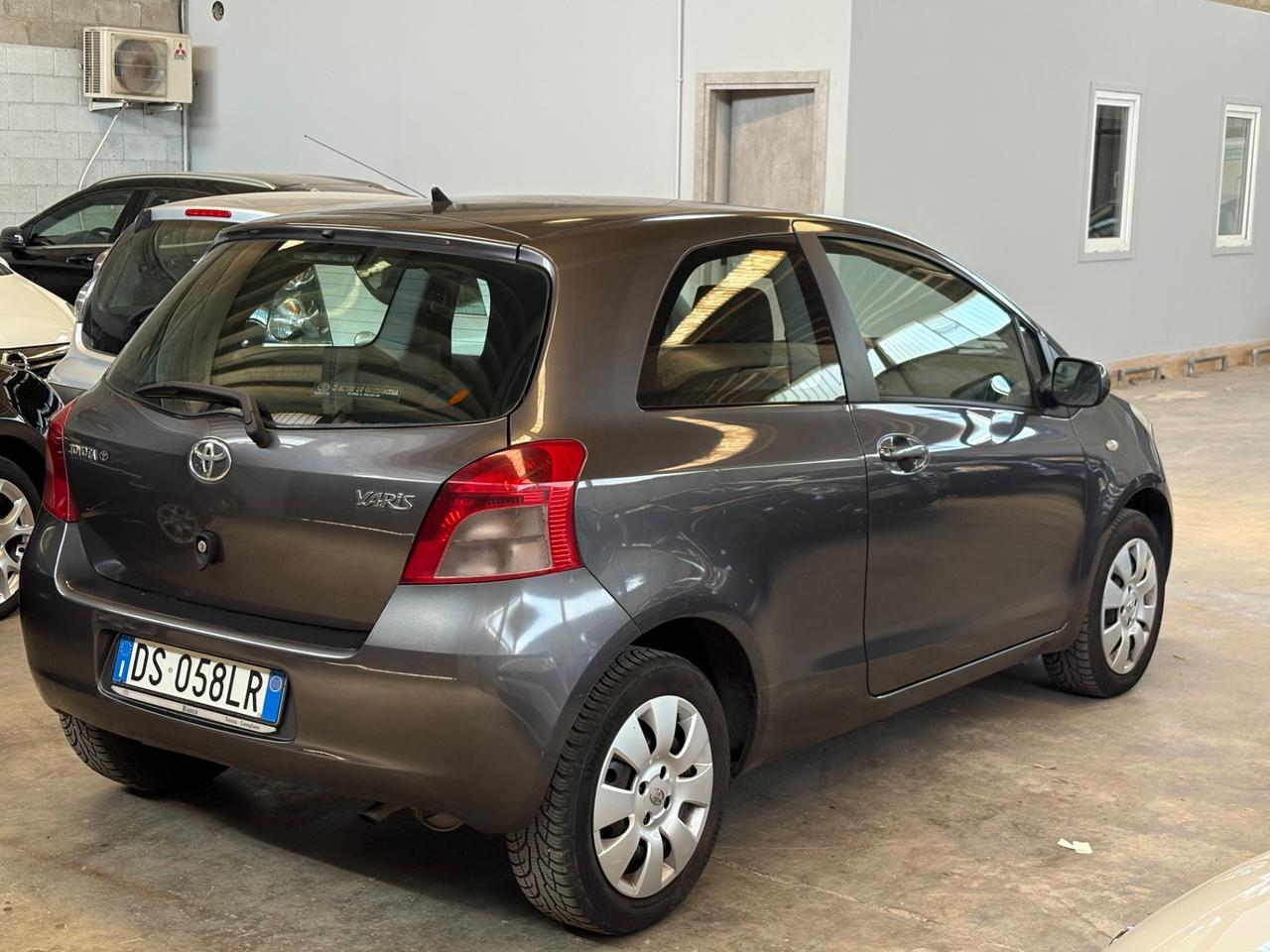 Toyota Yaris 1.0 5 porte Sol