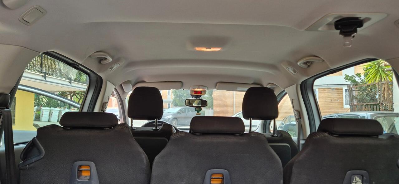 Peugeot 5008 1.6 HDi - 7 posti