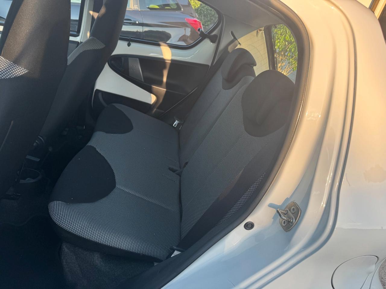 Toyota Aygo 1.0 12V VVT-i 5 porte Lounge Connect