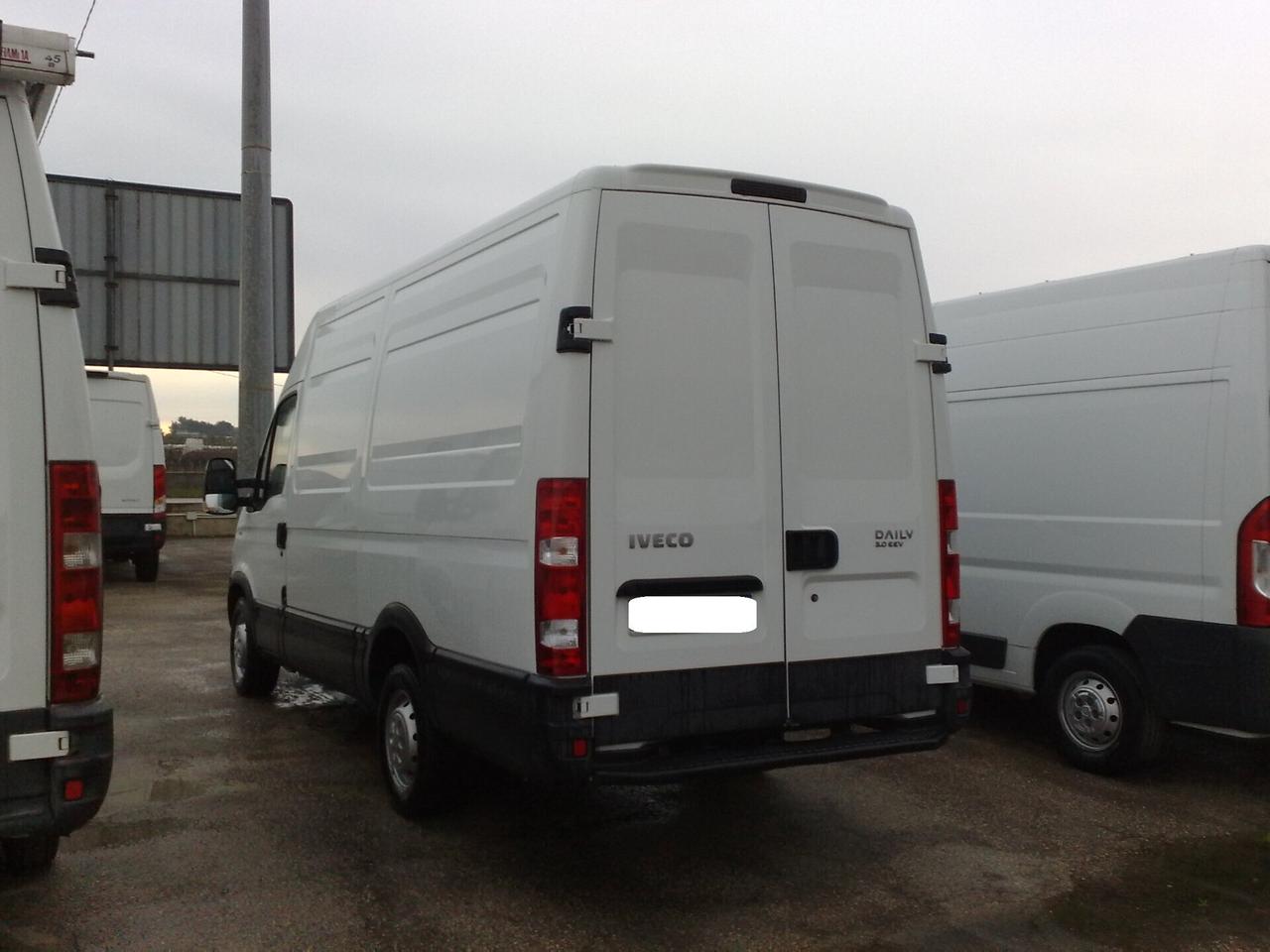 Iveco Daily 35s14 Furgone di serie - 2011